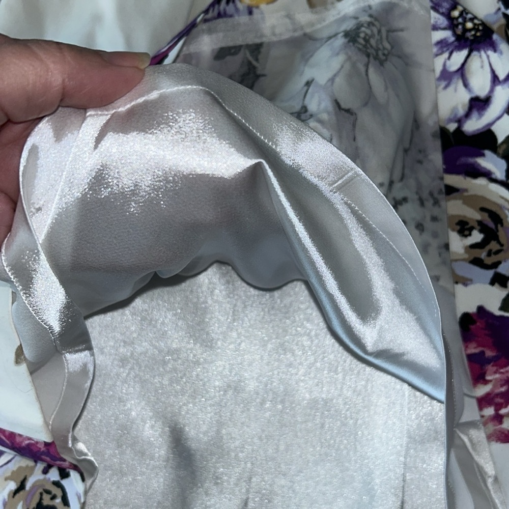 White House Black Market: White Strapless Dress w/ Floral Pattern: Size 0 - Picture 6 of 10